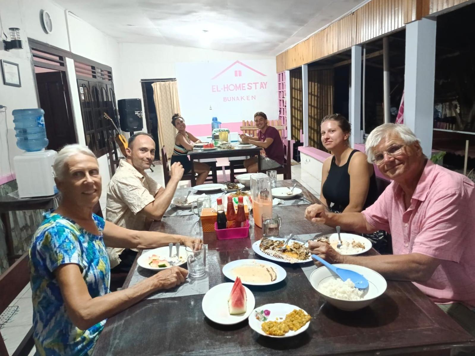 El Homestay Bunaken Εξωτερικό φωτογραφία